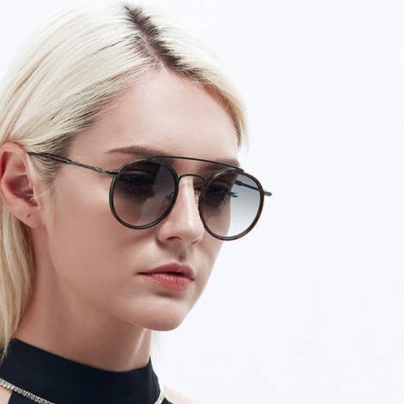 Classic Vintage Women’s Fashion Sunglasses - Picture 4 of 4